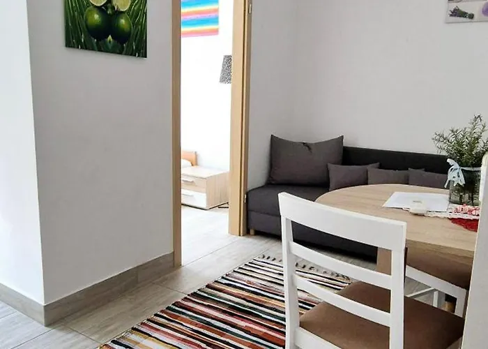 Umago Inn Apartman *