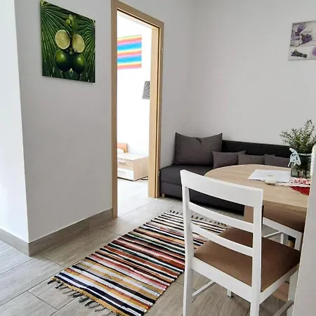 Umago Inn Apartament *